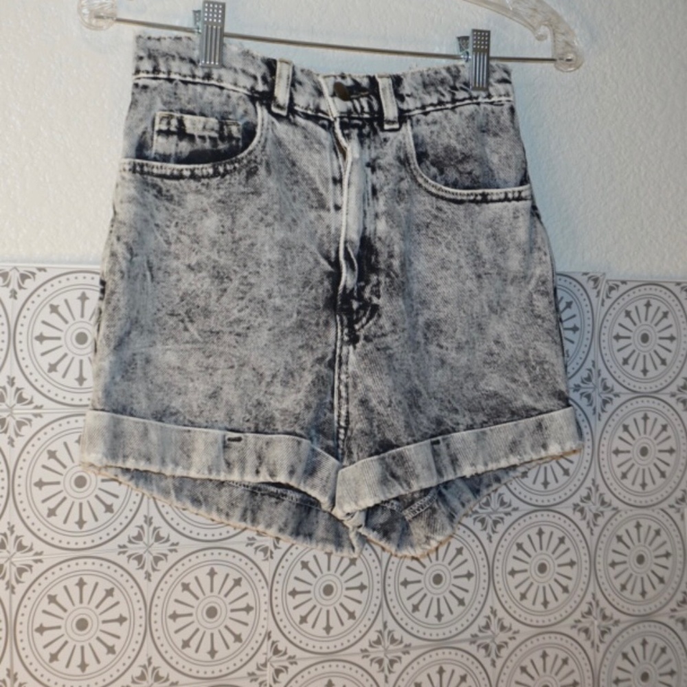 High-Waist Acid Wash Denim Shorts - Black/Gray